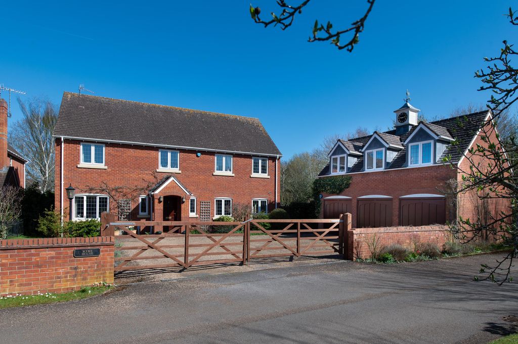 Property photo 1 of 33 Image