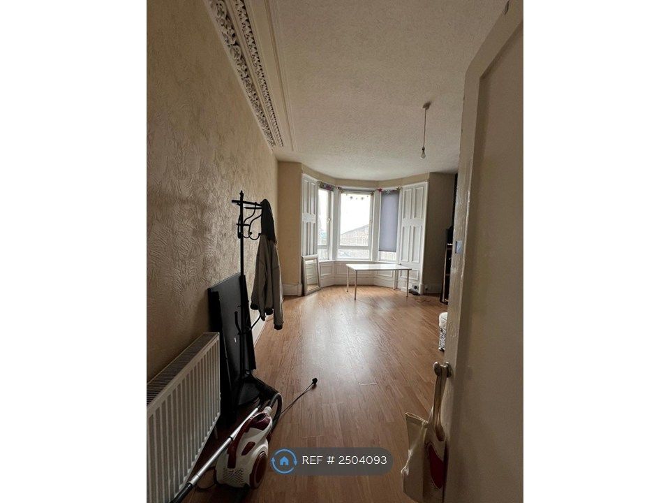 Property photo 2 of 9 Front Lounge With Recess/Large Bedroom