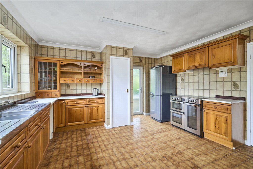 Property photo 3 of 20 Kitchen