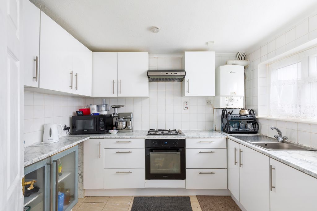 Property photo 3 of 8