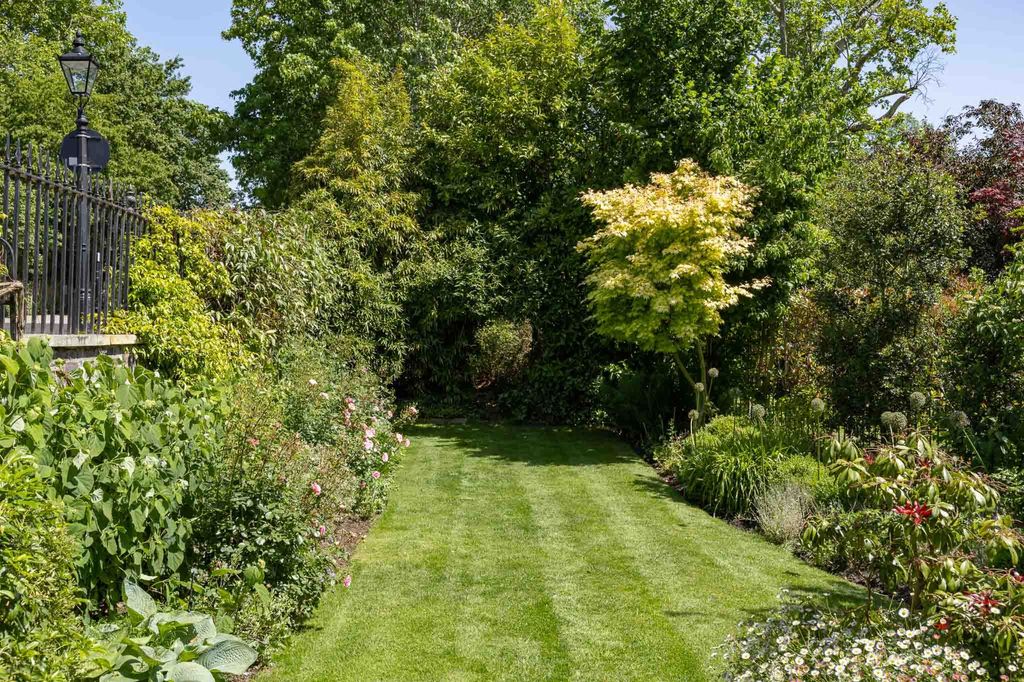 Property photo 1 of 34
