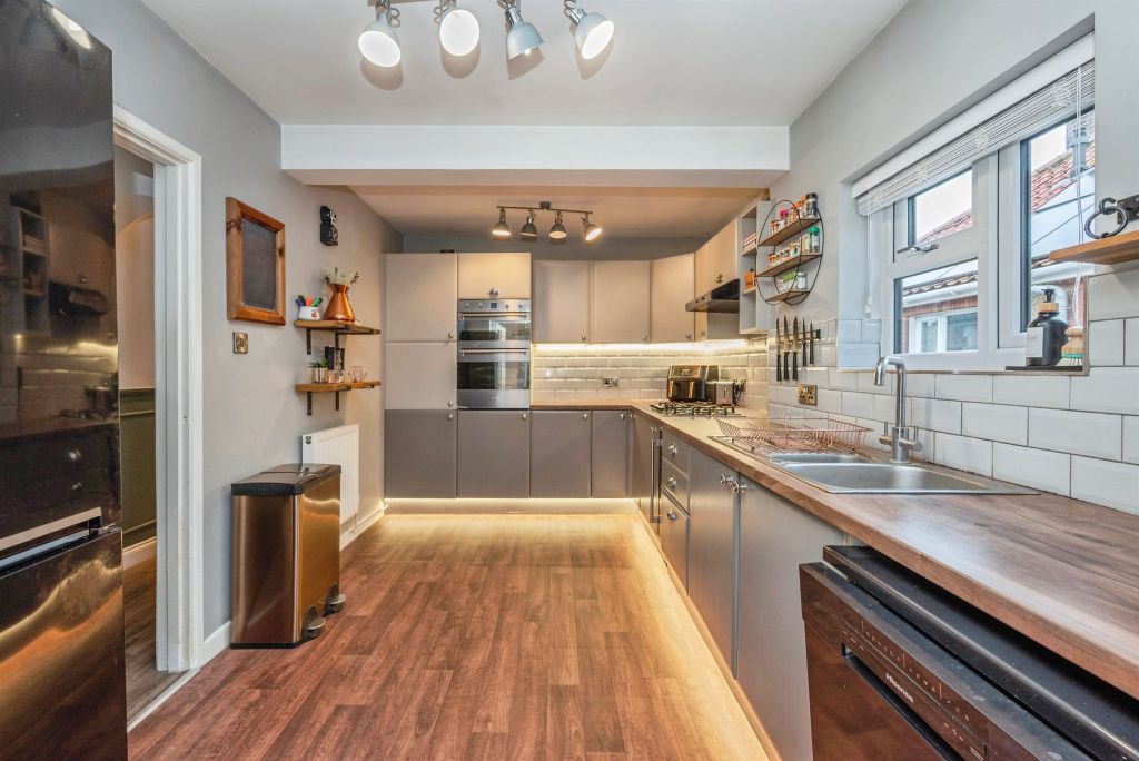 Property photo 2 of 20