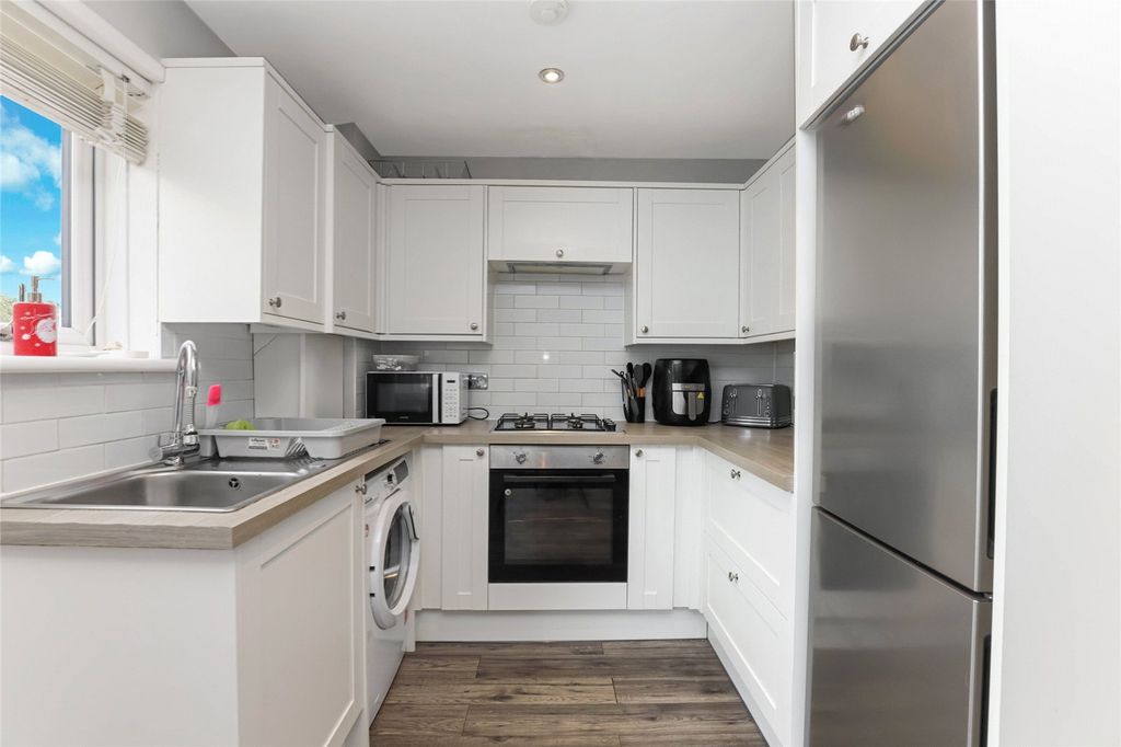 Property photo 3 of 14 7