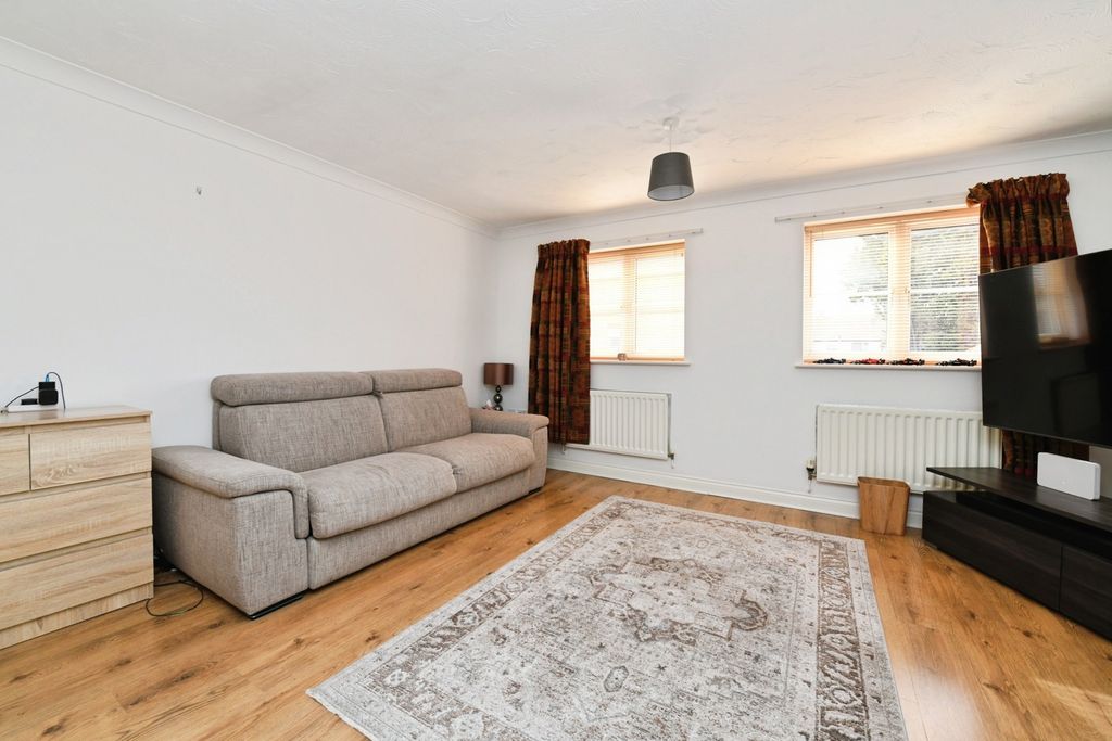 Property photo 2 of 15 Lounge