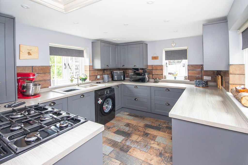 Property photo 3 of 22 Kitchen