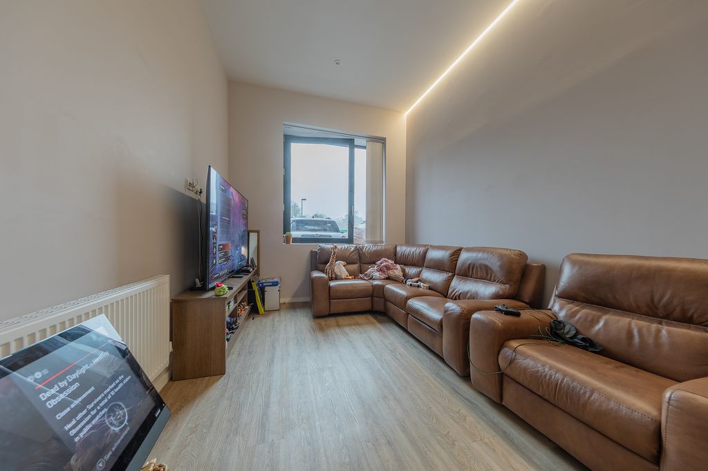 Property photo 2 of 21