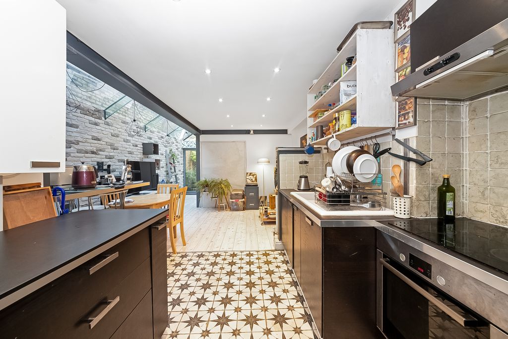 Property photo 2 of 12 Kitchen