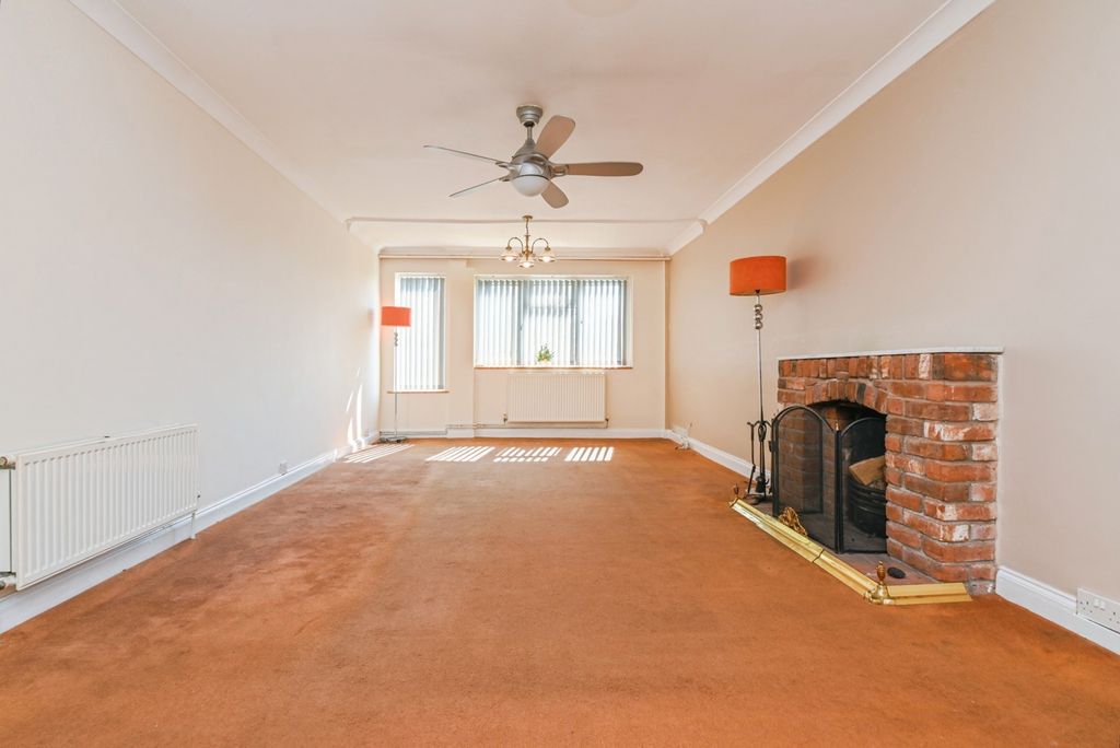 Property photo 3 of 17 Living Room