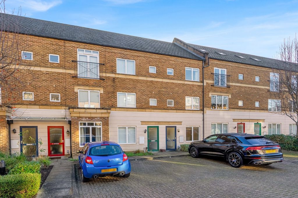 Property photo 2 of 25