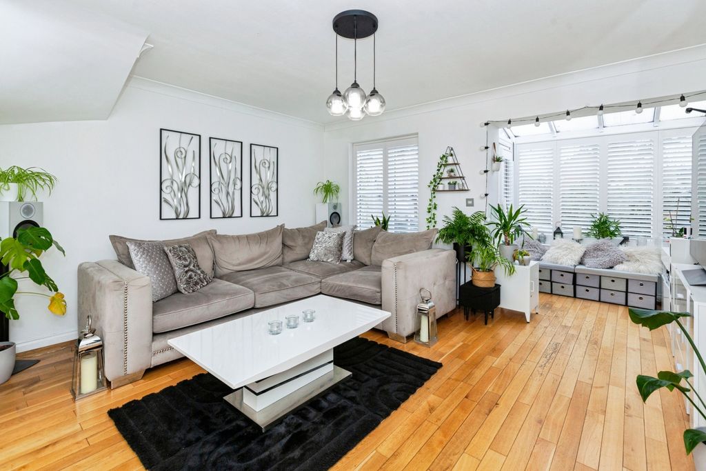 Property photo 2 of 23 Living Room