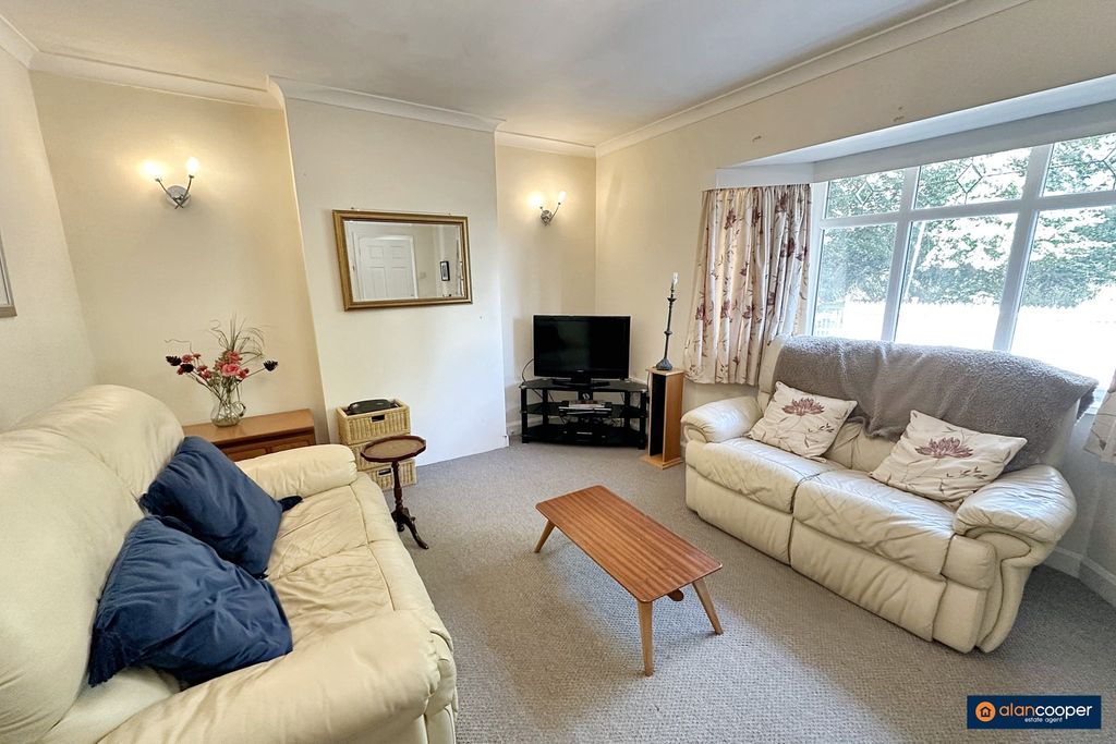 Property photo 2 of 12 4338604