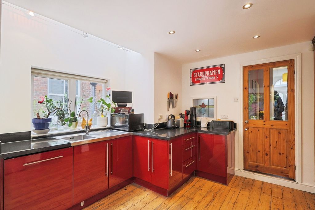 Property photo 2 of 17 Photo
