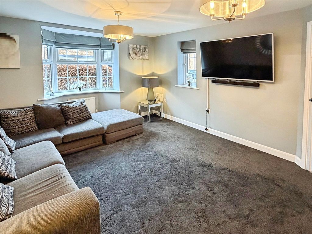 Property photo 2 of 24 Lounge