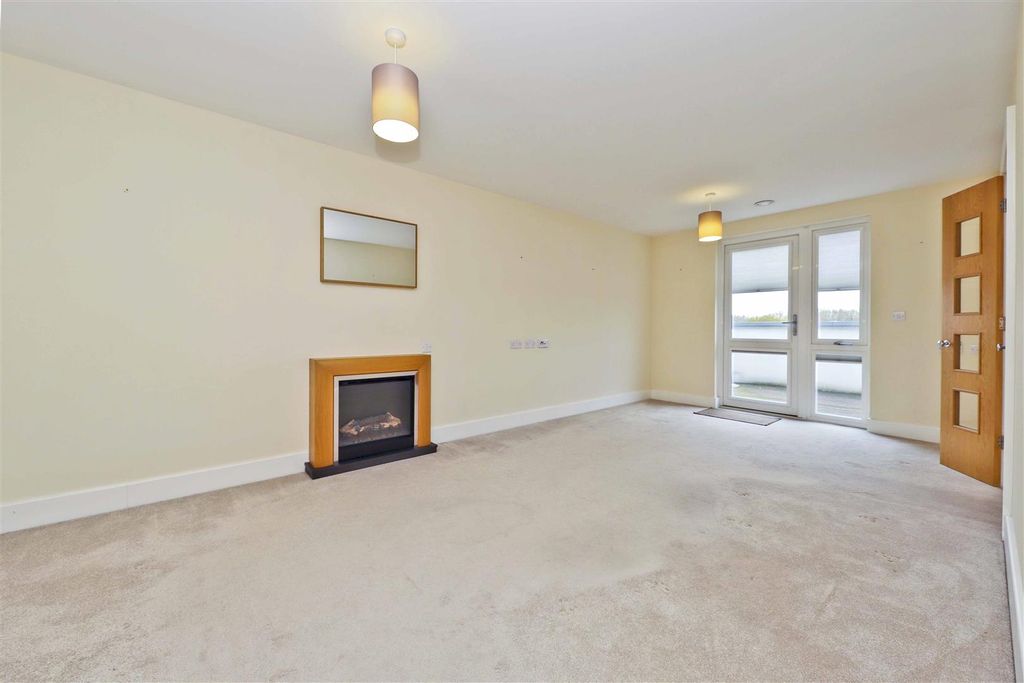Property photo 3 of 14 Living Room