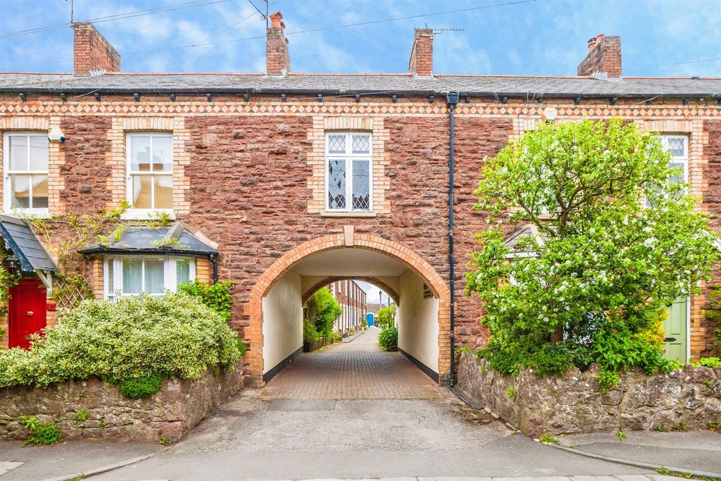 Property photo 2 of 20