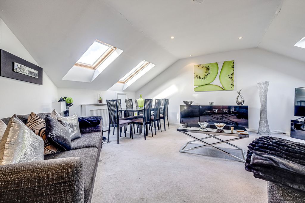 Property photo 2 of 25