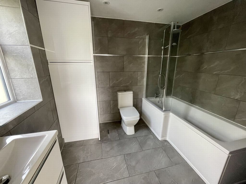Property photo 3 of 9 Photo 8