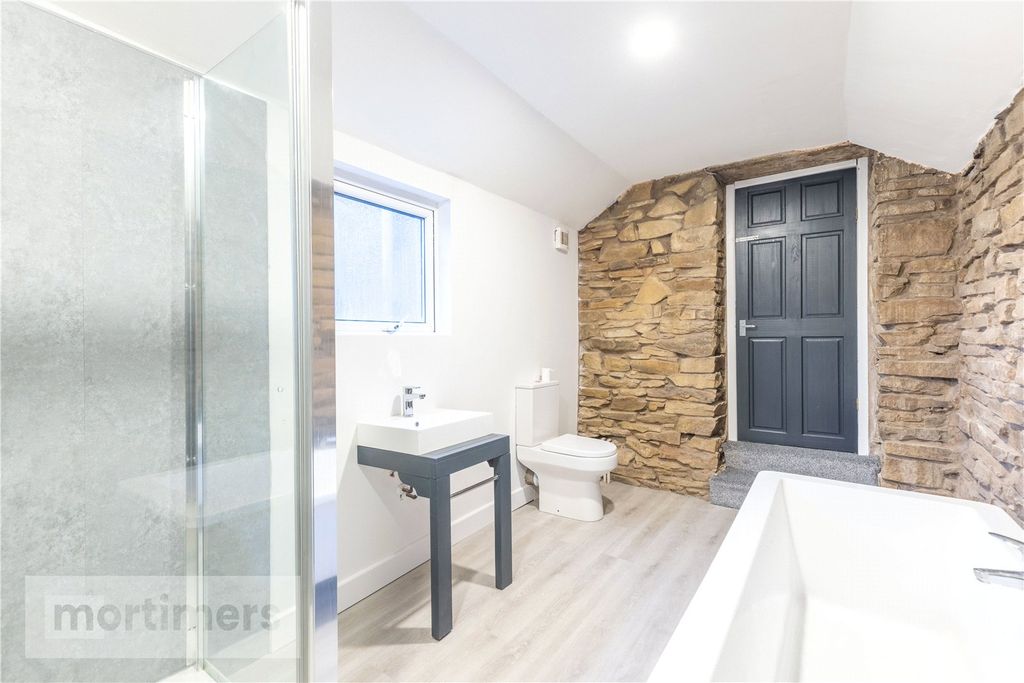 Property photo 3 of 18 Bathroom