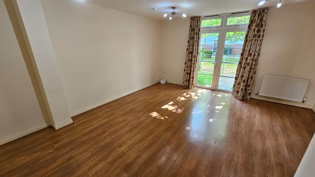 Property photo 3 of 19 Living Room