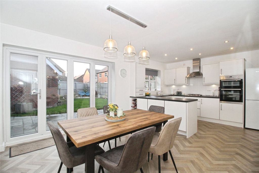 Property photo 3 of 16 Kitchen/Diner