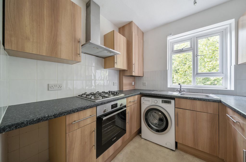 Property photo 2 of 11 1469911-15-6A1d92...