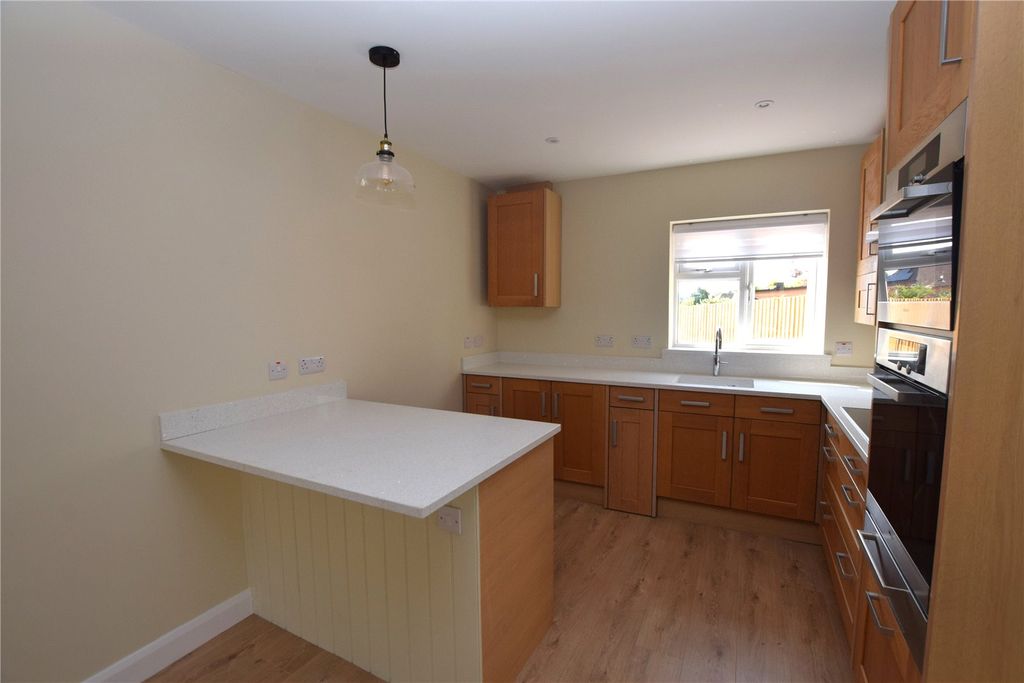 Property photo 3 of 11 Kitchen