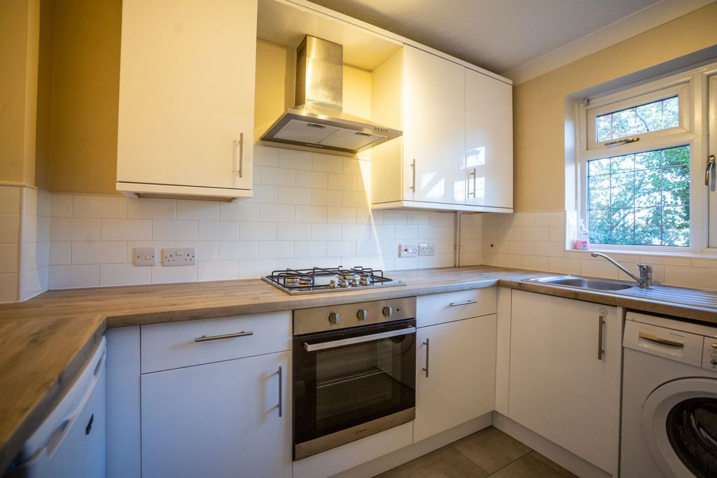 Property photo 1 of 11 Kitchen