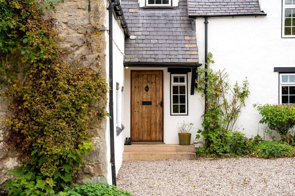 Property photo 2 of 46 Nant Isa