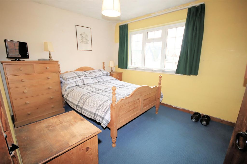 Property photo 3 of 10 Bedroom 1