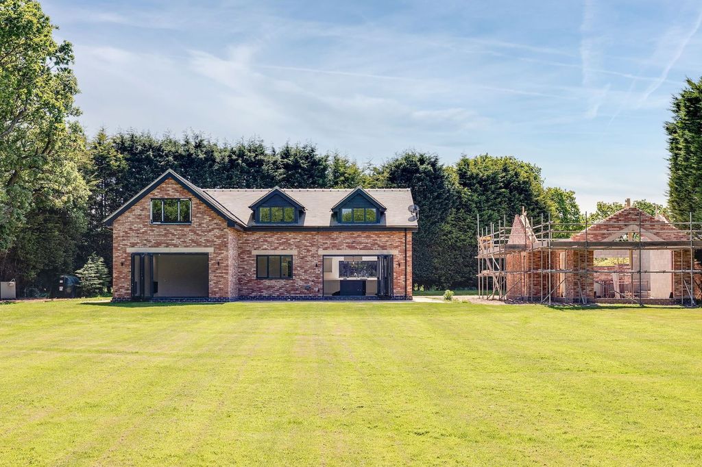 Property photo 2 of 31