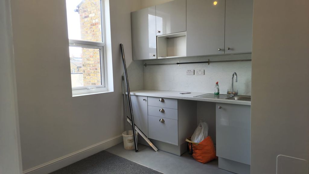 Property photo 1 of 8 Open Plan Bedroom/Living Area