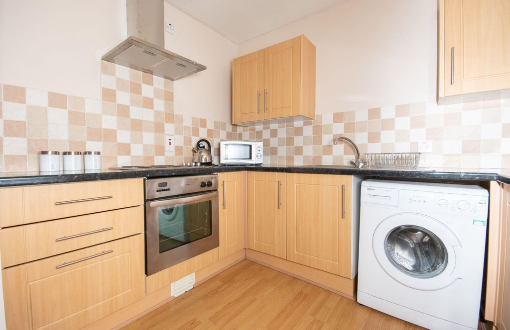 Property photo 3 of 6