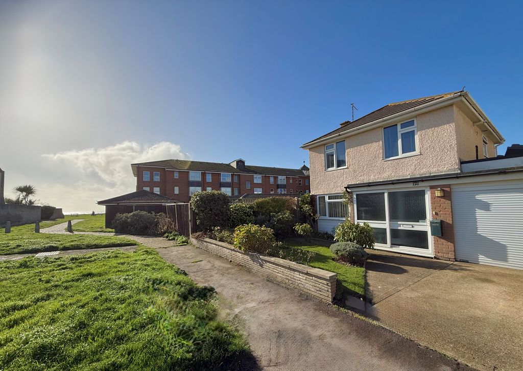 Property photo 2 of 23 121 Mallon Dene Front And Beach