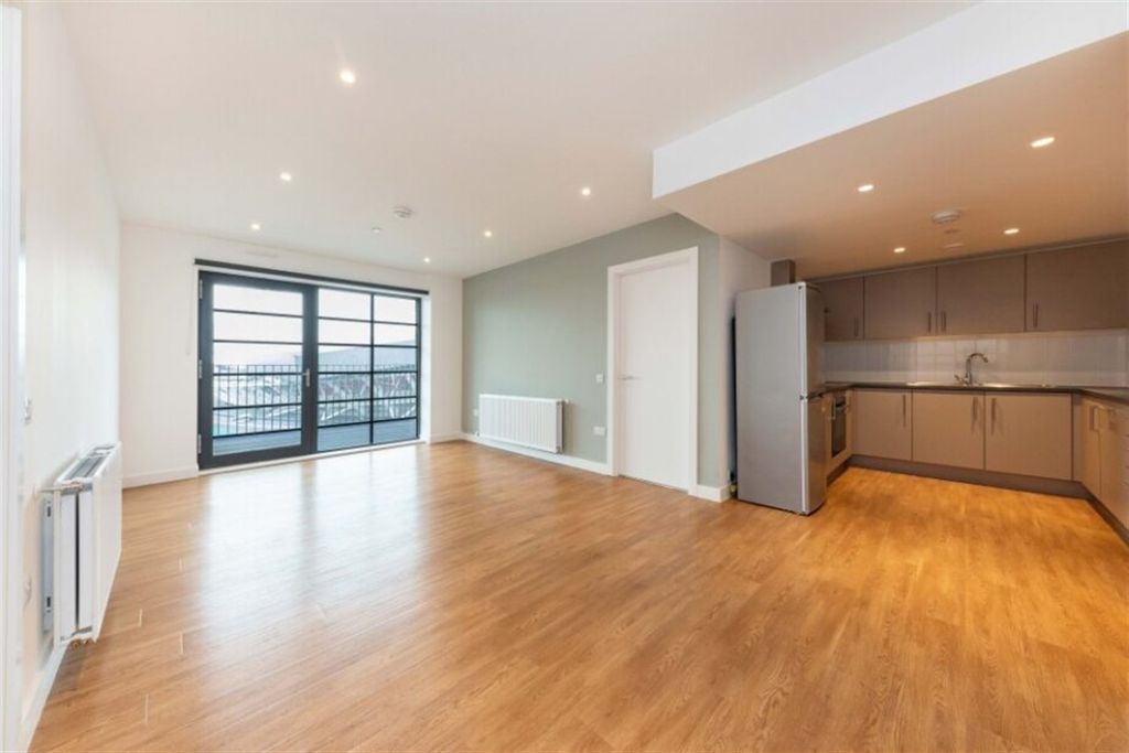 Property photo 1 of 14 (Main)