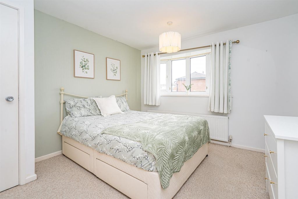 Property photo 3 of 17 Master Bedroom