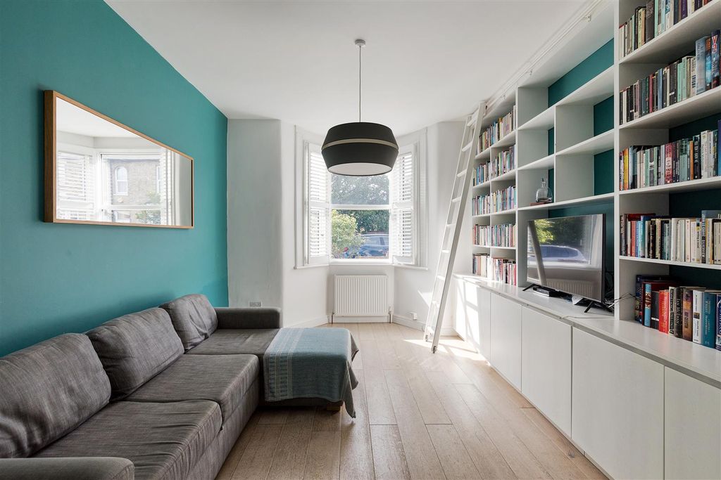 Property photo 2 of 48 Barclay Road, E17