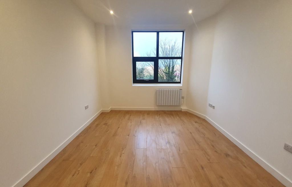 Property photo 3 of 8 Picture 3