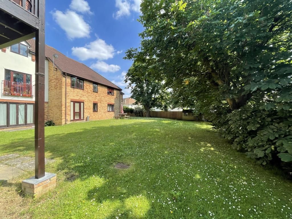 Property photo 3 of 8 Gardens