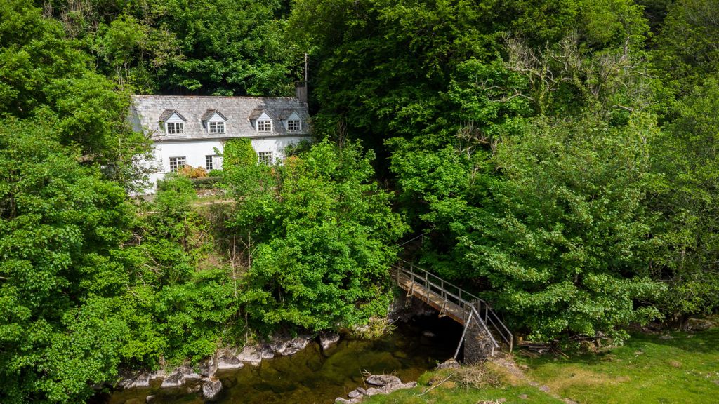 Property photo 1 of 21