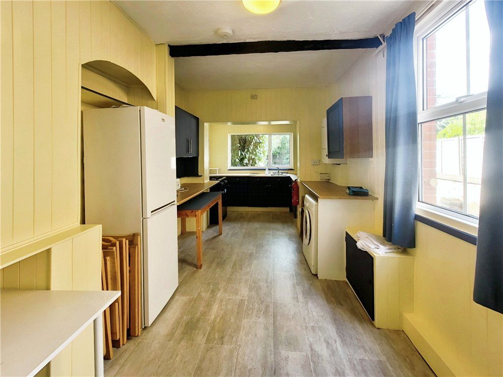 Property photo 3 of 7 Kitchen