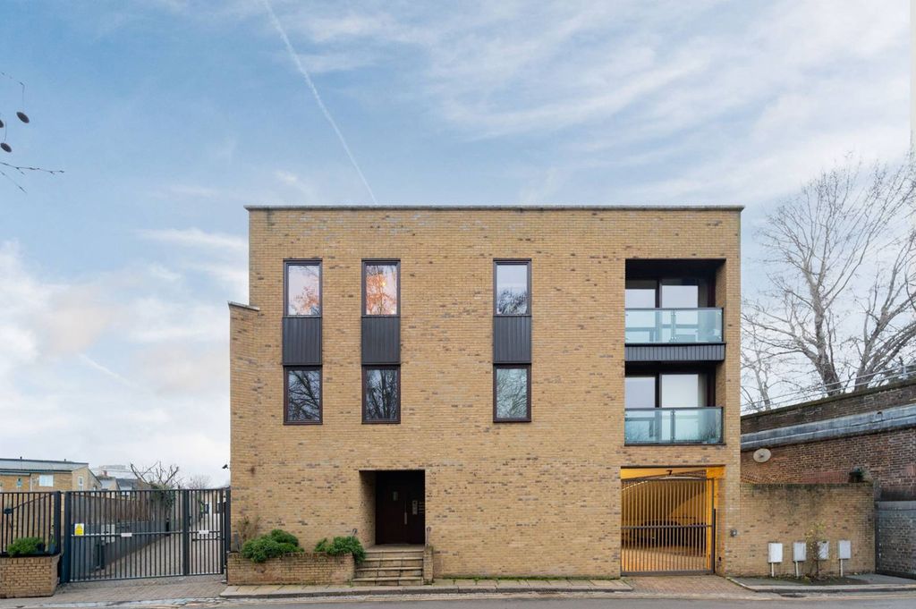 Property photo 1 of 9