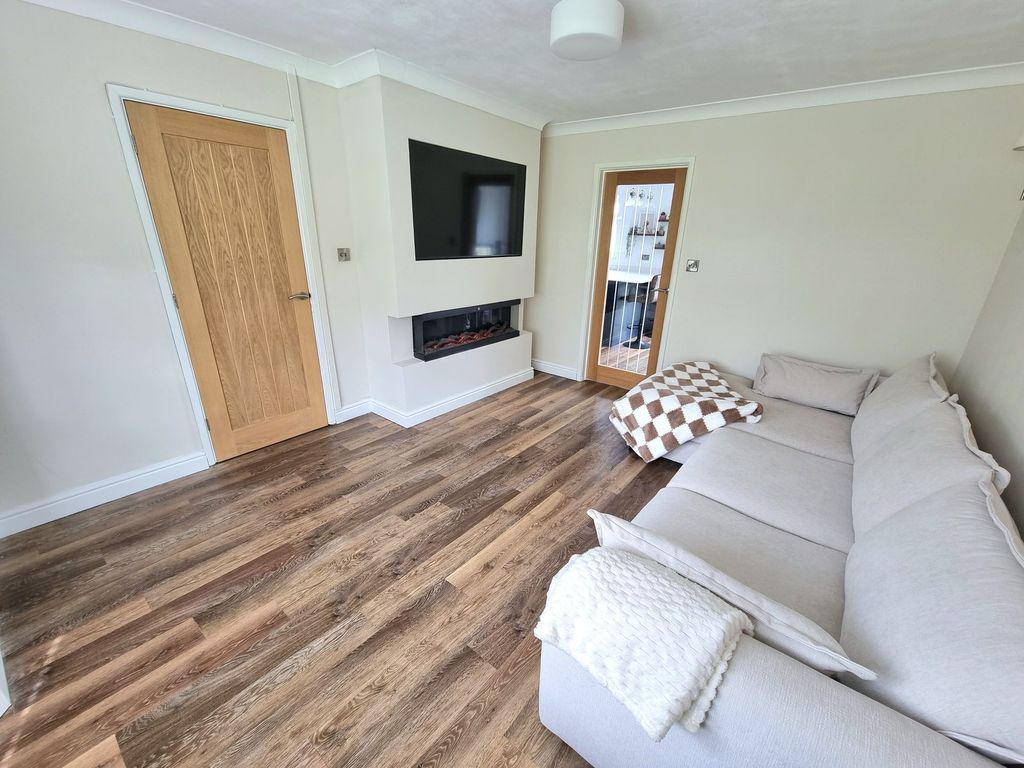 Property photo 2 of 30 Lounge