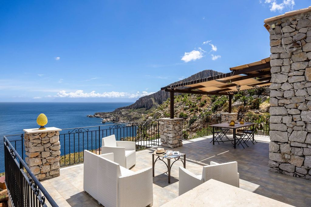 Property photo 1 of 23