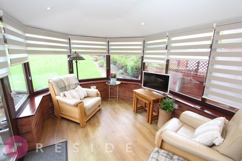 Property photo 3 of 19 Conservatory