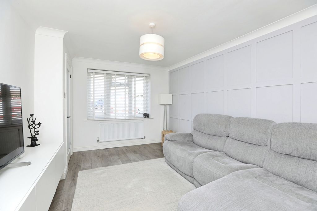 Property photo 3 of 17 Pbox-Img.Jpg