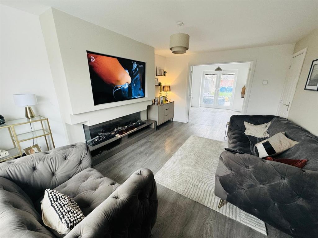 Property photo 2 of 14 Lounge