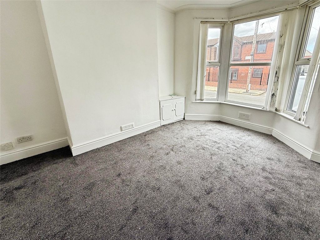Property photo 3 of 19 Picture No. 06