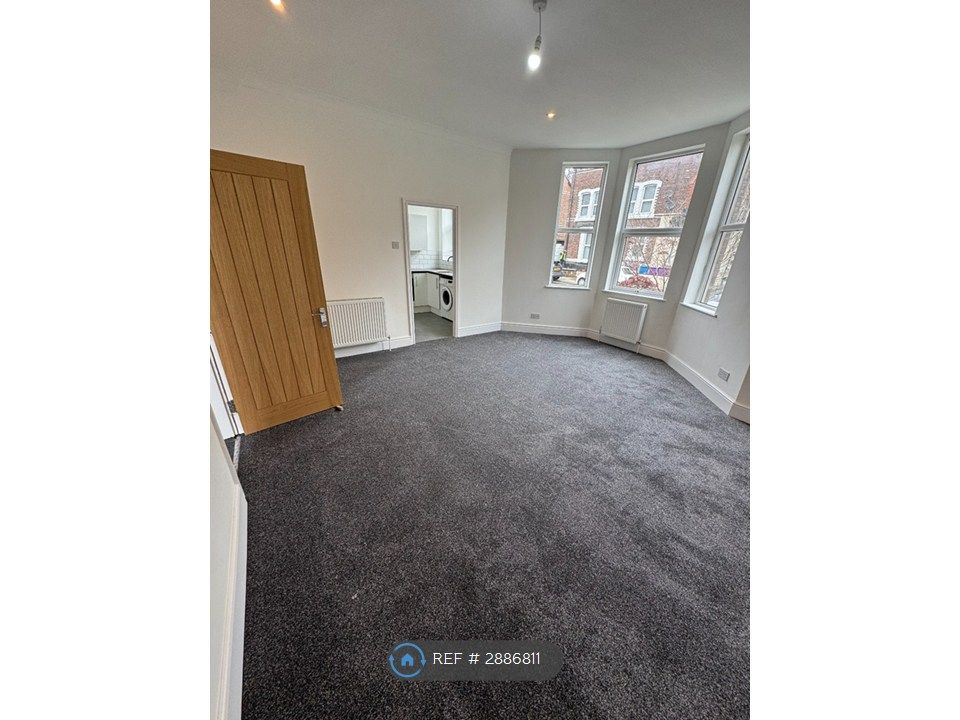 Property photo 1 of 13 Living Room