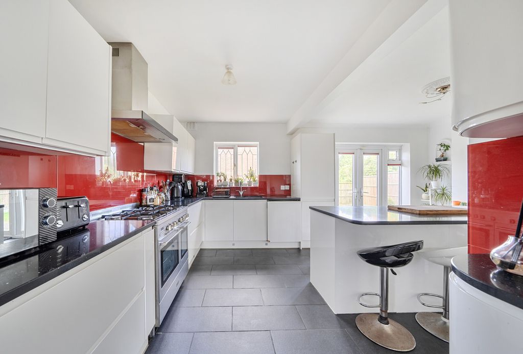 Property photo 2 of 18 1457087-11-6A0211...