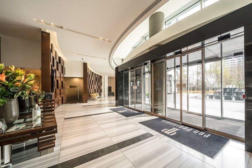 Property photo 2 of 11 Lobby